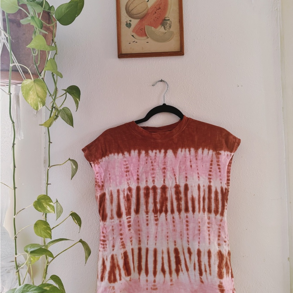Universal Thread Red and Pink Tie Dye Short Sleeve Tee sz. S